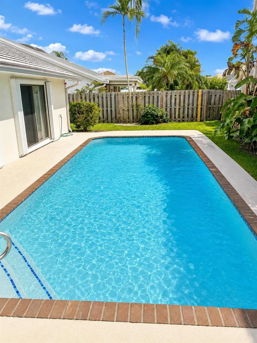 400 SEQUOIA LANE Boca Raton, FL 33487