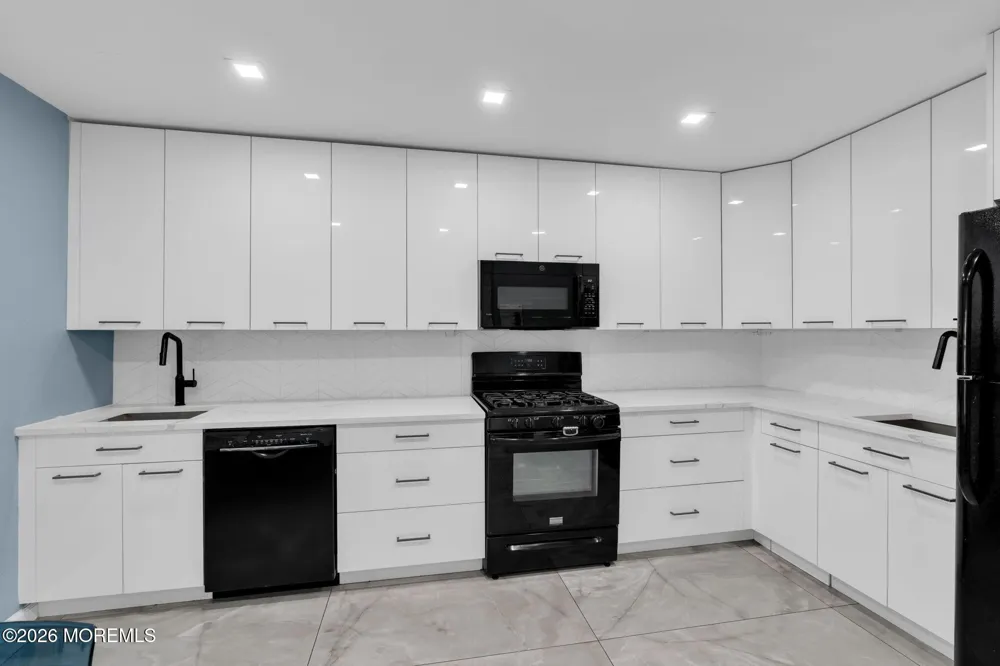 516 Woodbine Lane Lakewood, NJ 08701