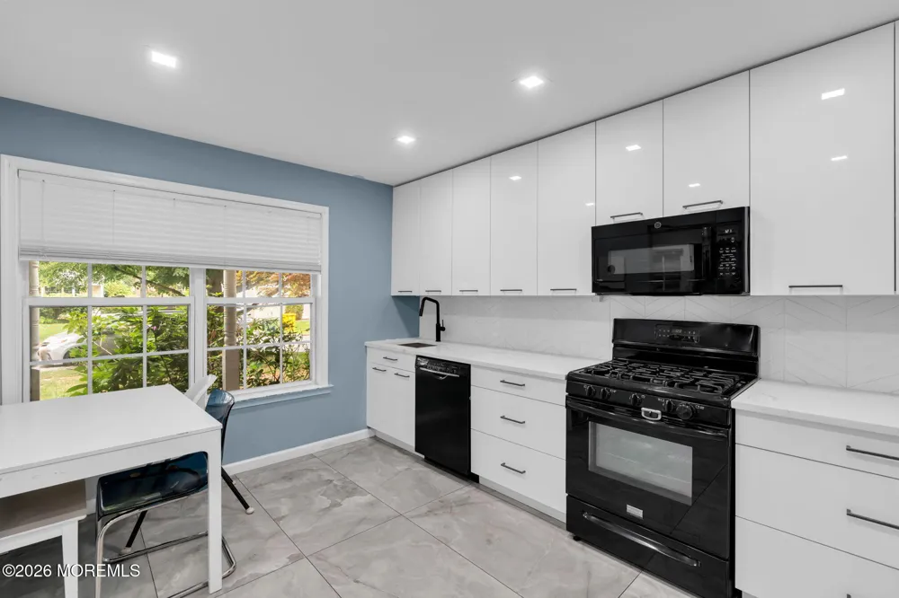 516 Woodbine Lane Lakewood, NJ 08701