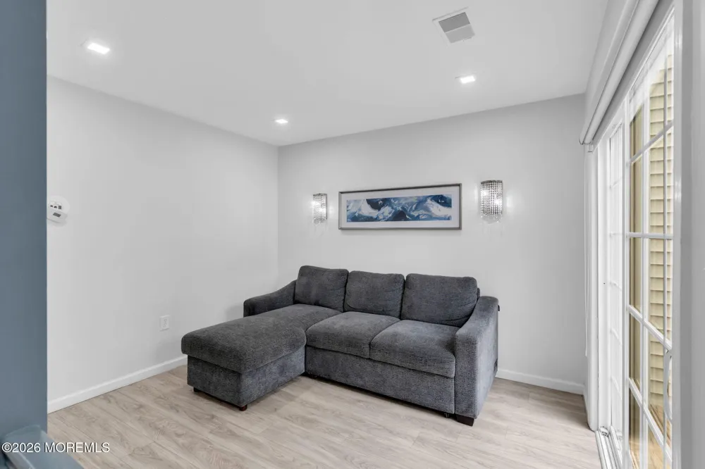 516 Woodbine Lane Lakewood, NJ 08701