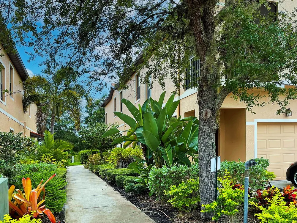 4218 VIA PIEDRA CIRCLE #4-201 Sarasota, FL 34233