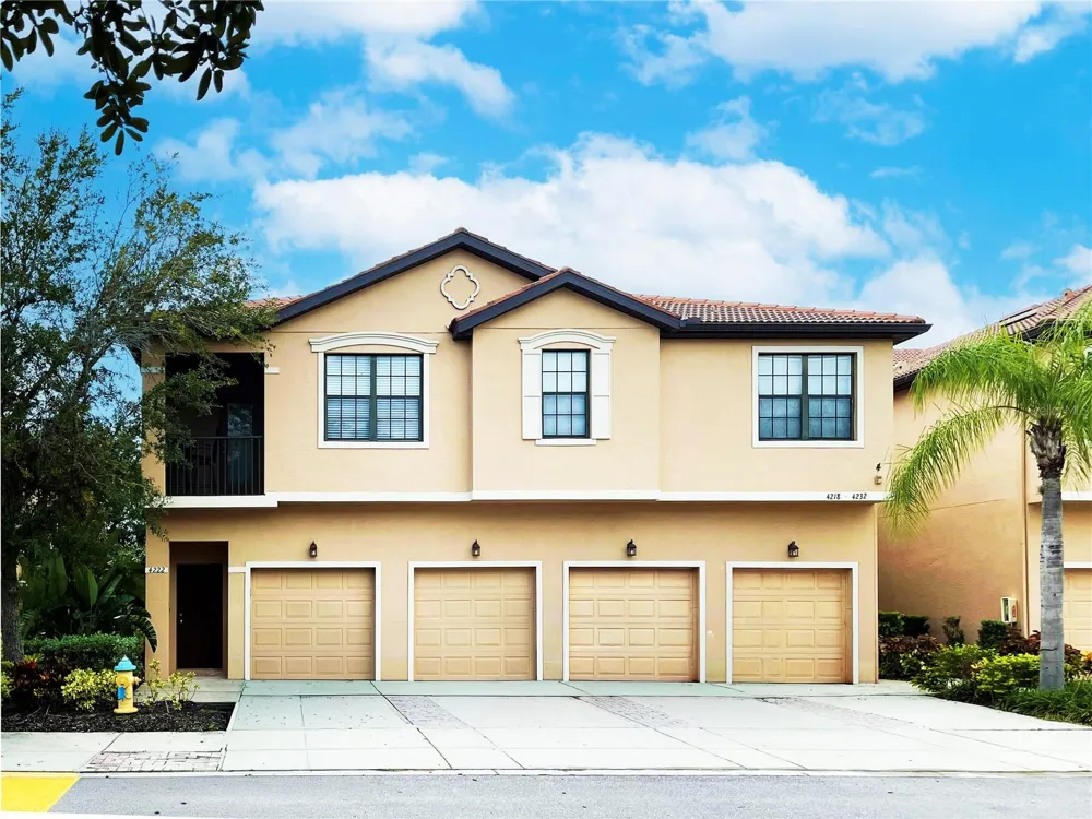 4218 VIA PIEDRA CIRCLE #4-201 Sarasota, FL 34233