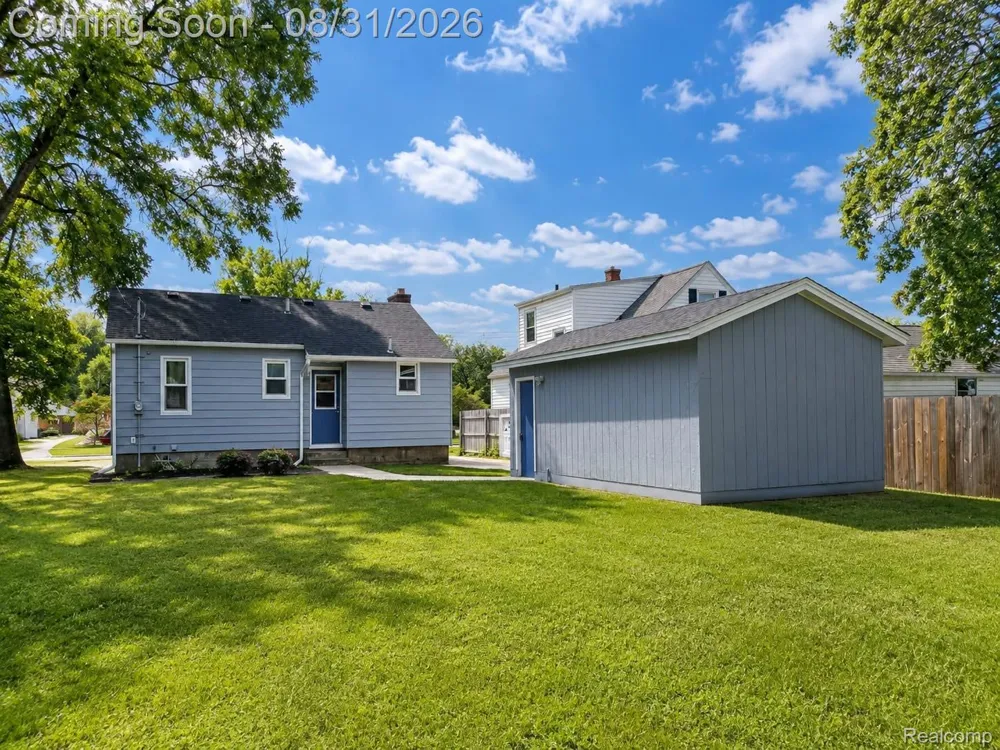 279 W 21st Street Holland City, MI 49423
