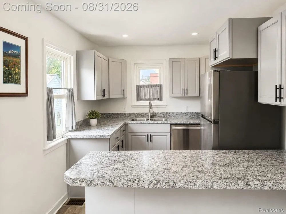 279 W 21st Street Holland City, MI 49423