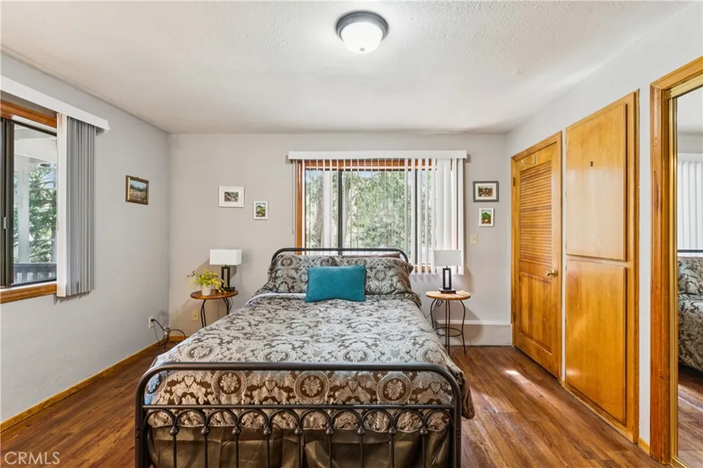 901 Nesthorn Crestline, CA 92325