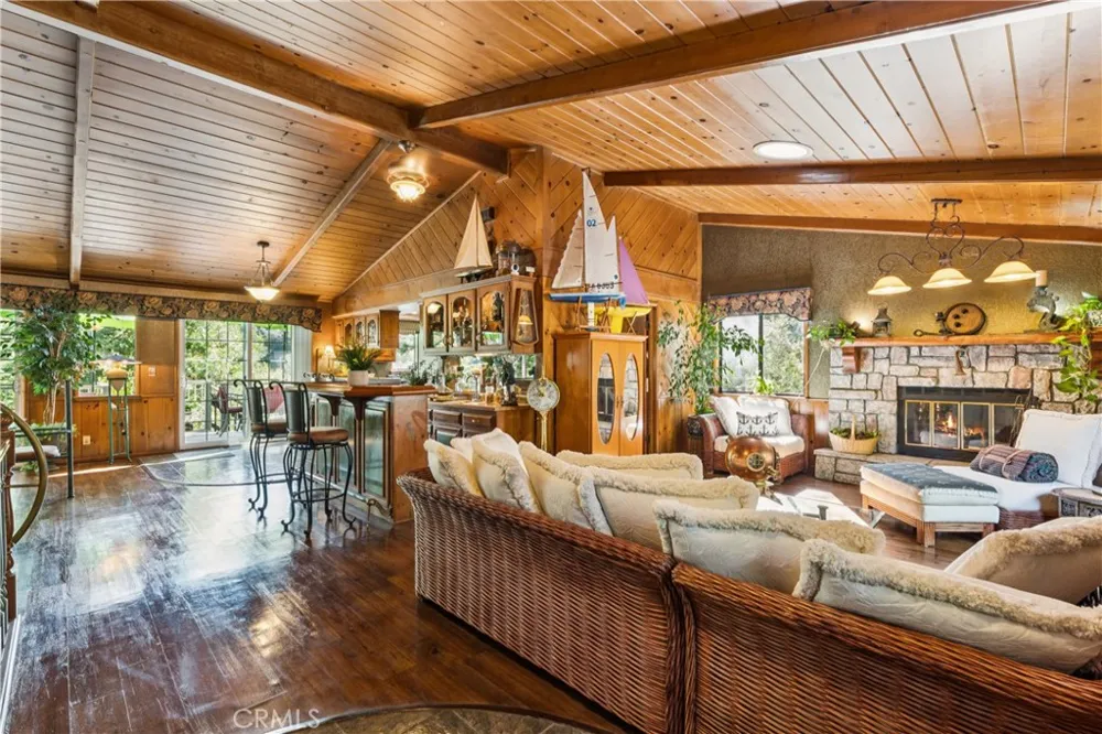 901 Nesthorn Crestline, CA 92325