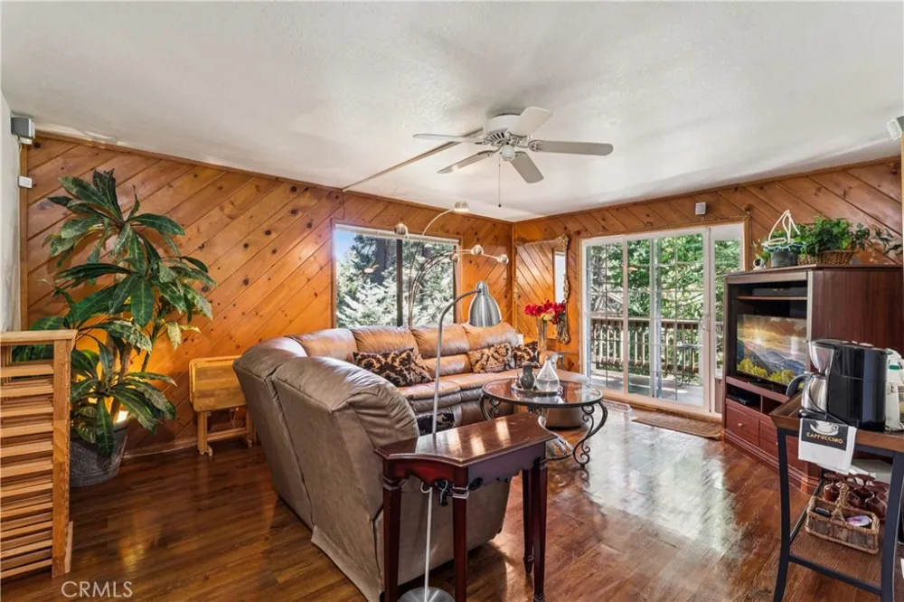 901 Nesthorn Crestline, CA 92325