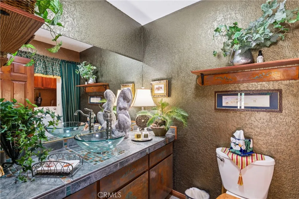 901 Nesthorn Crestline, CA 92325