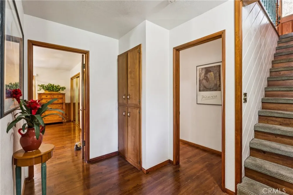 901 Nesthorn Crestline, CA 92325