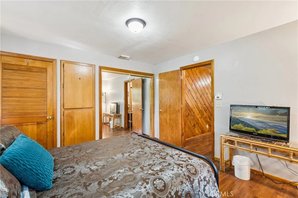901 Nesthorn Crestline, CA 92325