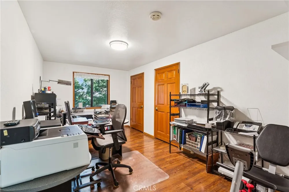 901 Nesthorn Crestline, CA 92325