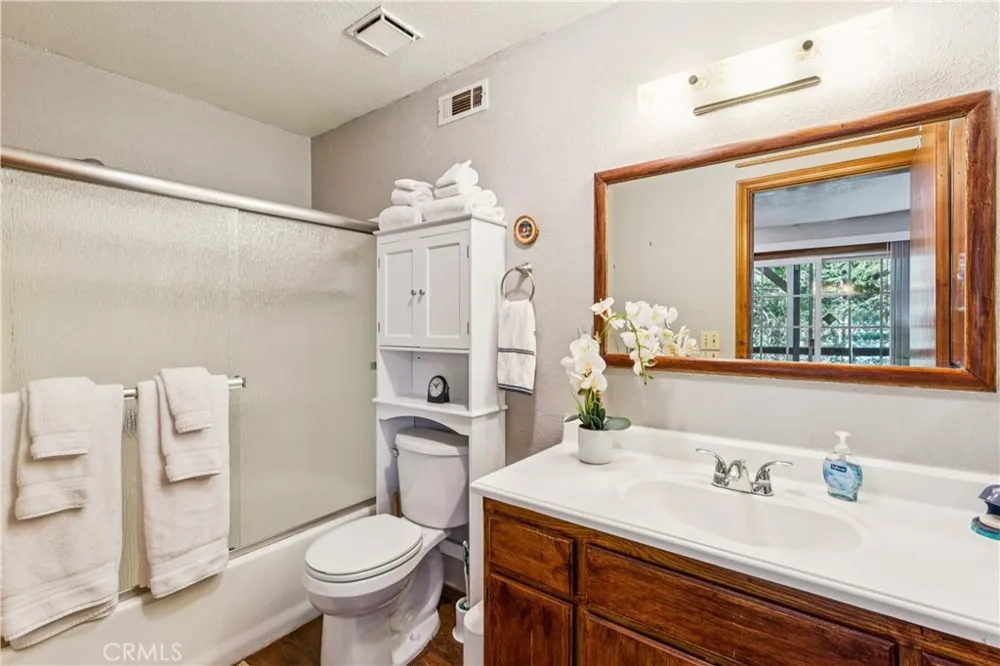 901 Nesthorn Crestline, CA 92325