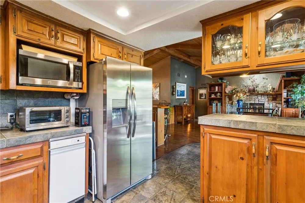 901 Nesthorn Crestline, CA 92325
