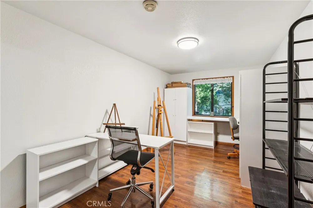 901 Nesthorn Crestline, CA 92325