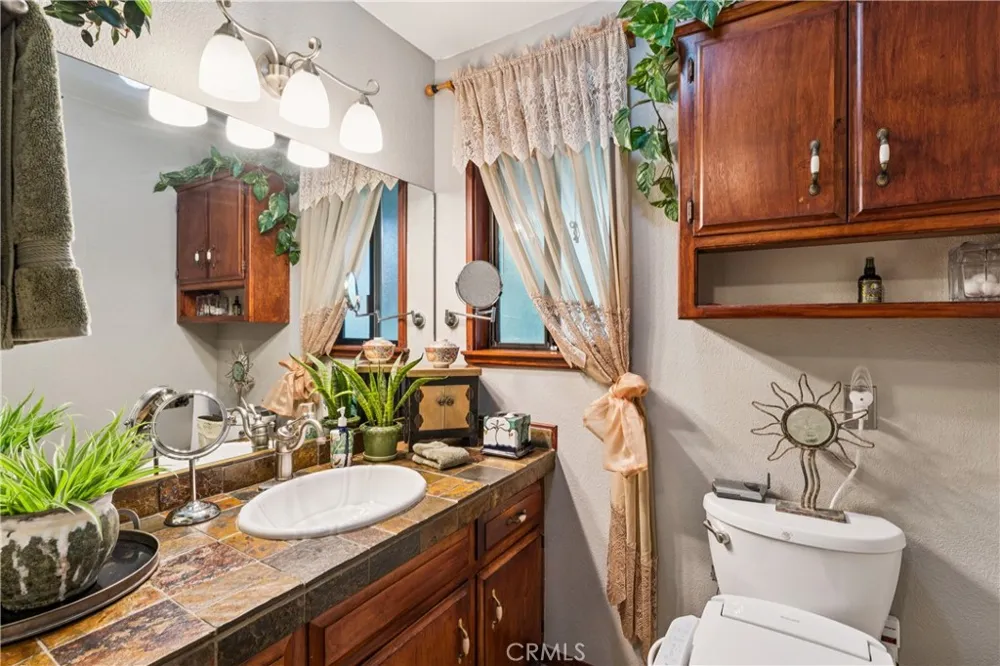 901 Nesthorn Crestline, CA 92325