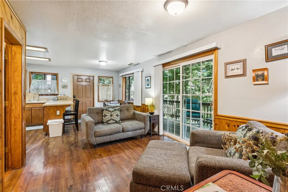 901 Nesthorn Crestline, CA 92325