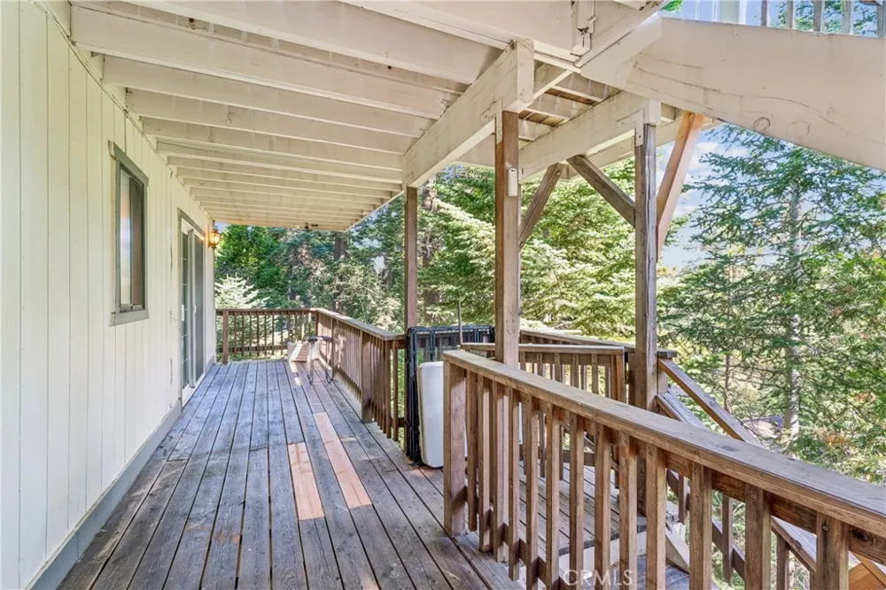 901 Nesthorn Crestline, CA 92325