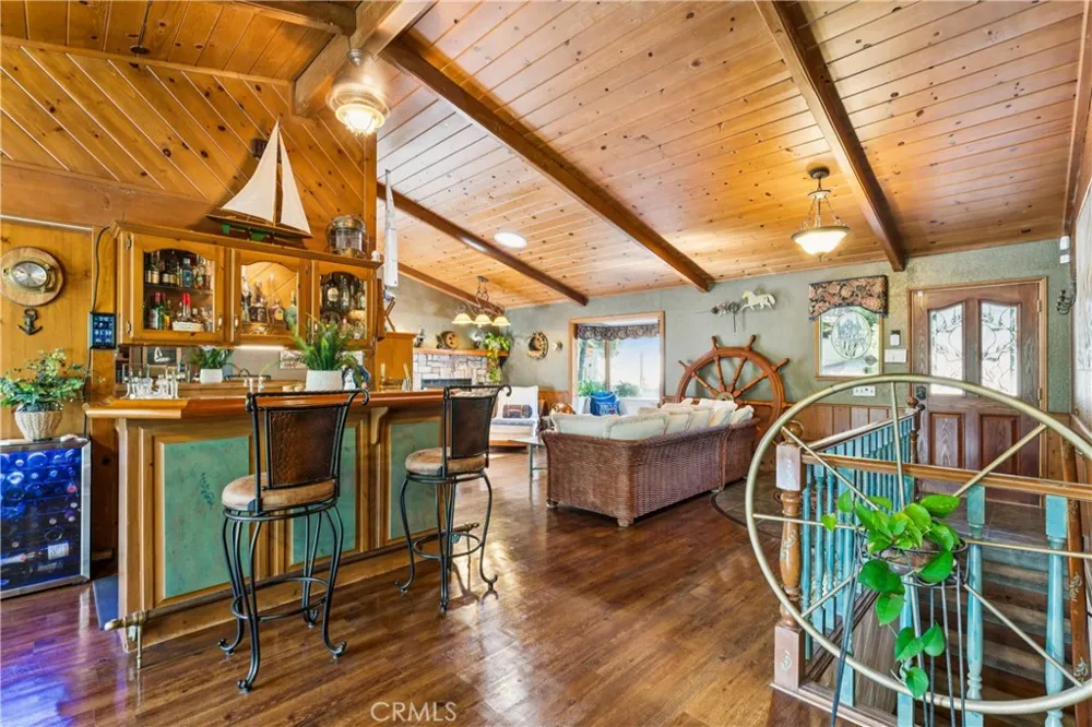 901 Nesthorn Crestline, CA 92325