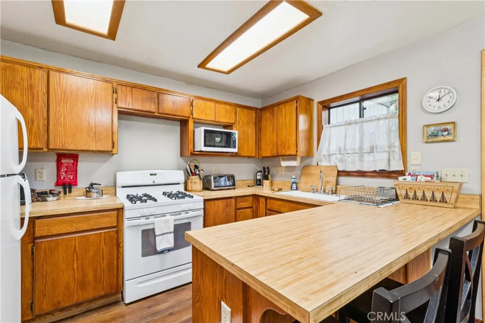 901 Nesthorn Crestline, CA 92325