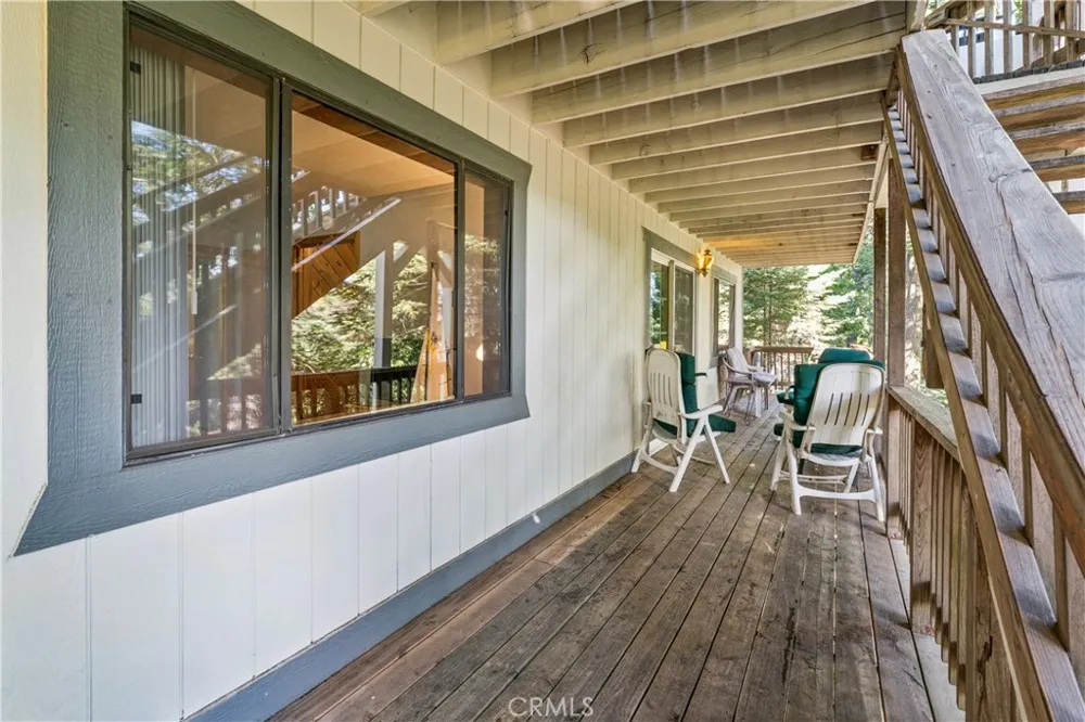 901 Nesthorn Crestline, CA 92325