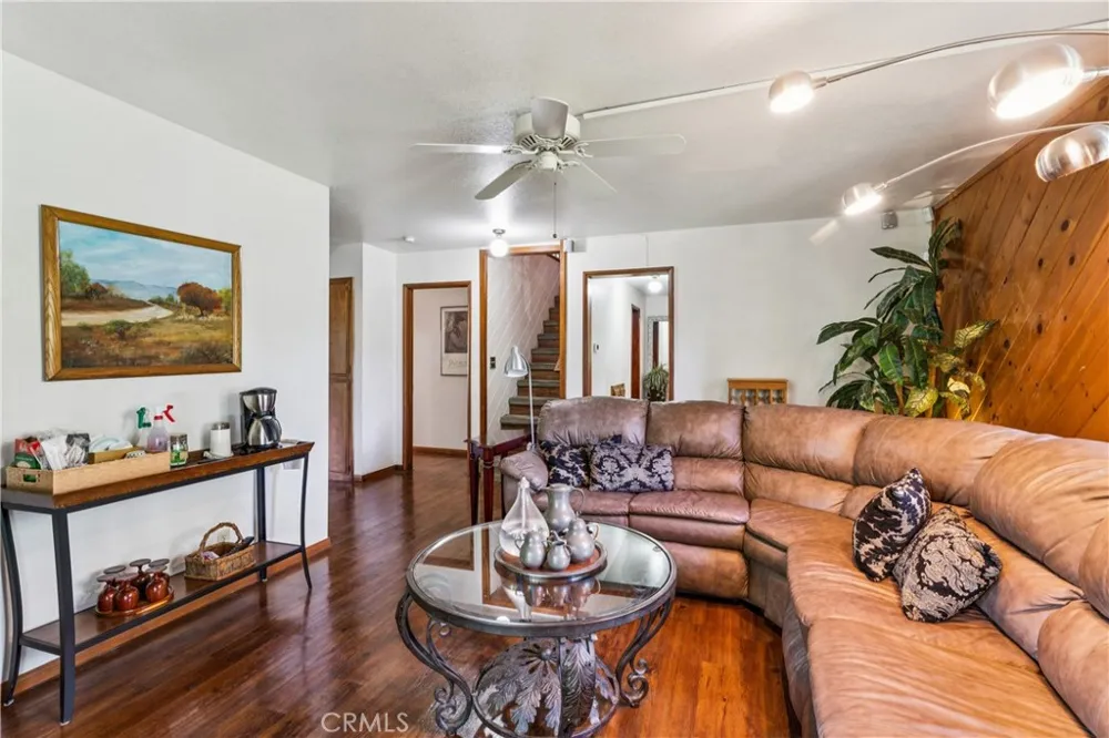 901 Nesthorn Crestline, CA 92325