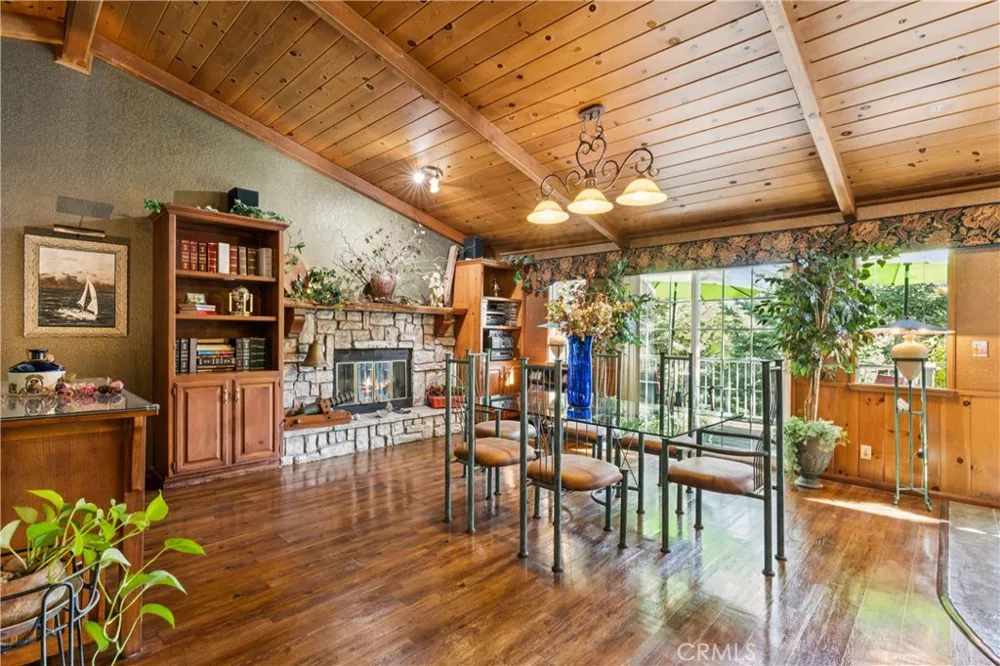 901 Nesthorn Crestline, CA 92325