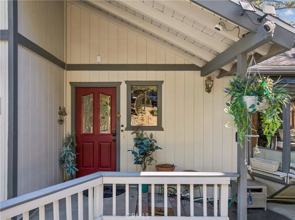 901 Nesthorn Crestline, CA 92325
