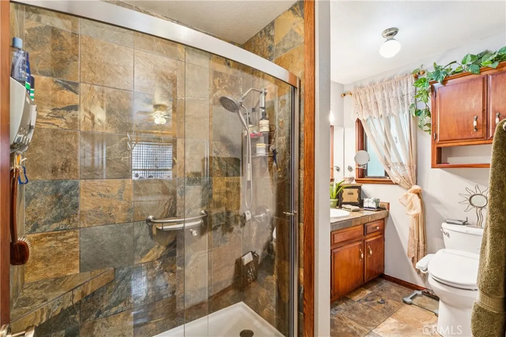 901 Nesthorn Crestline, CA 92325