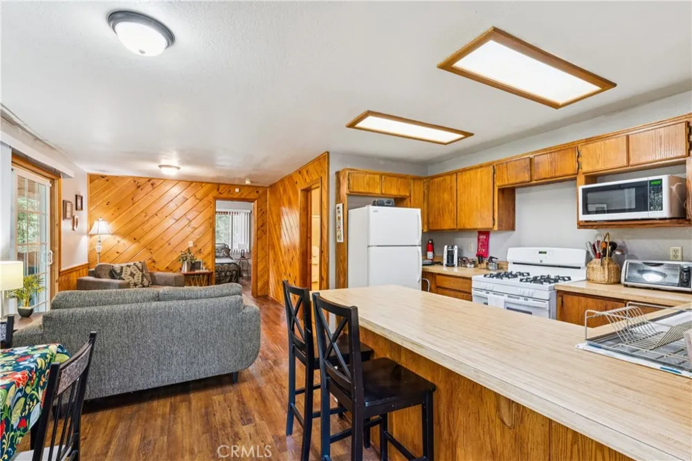901 Nesthorn Crestline, CA 92325