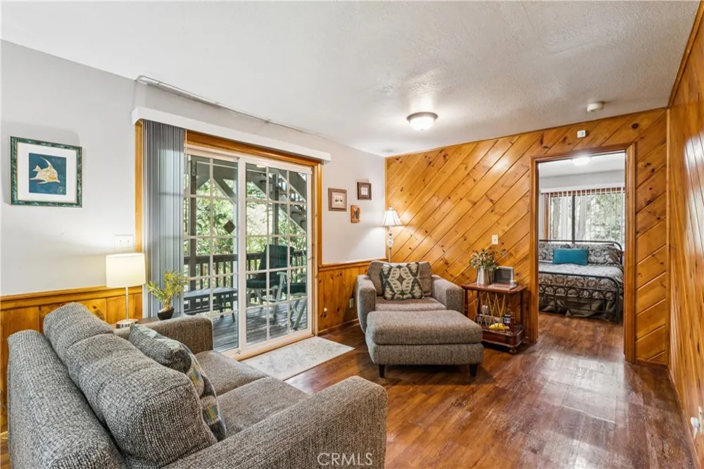 901 Nesthorn Crestline, CA 92325