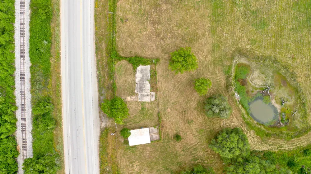 4882 E Us Highway 90a Alleyton, TX 78935