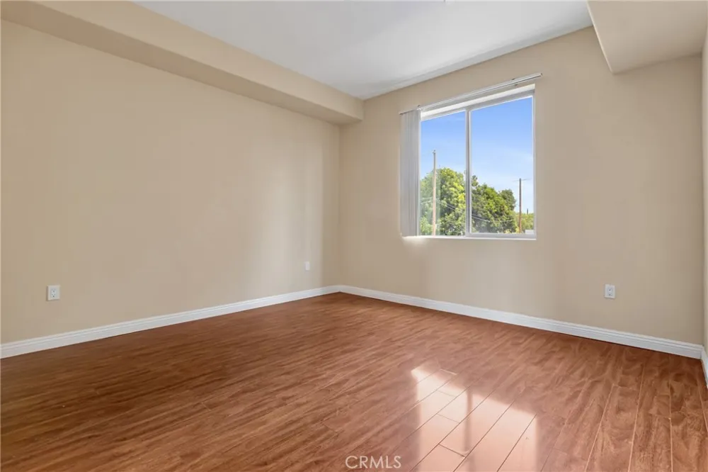 15435 Vanowen Street #207 Van Nuys, CA 91406