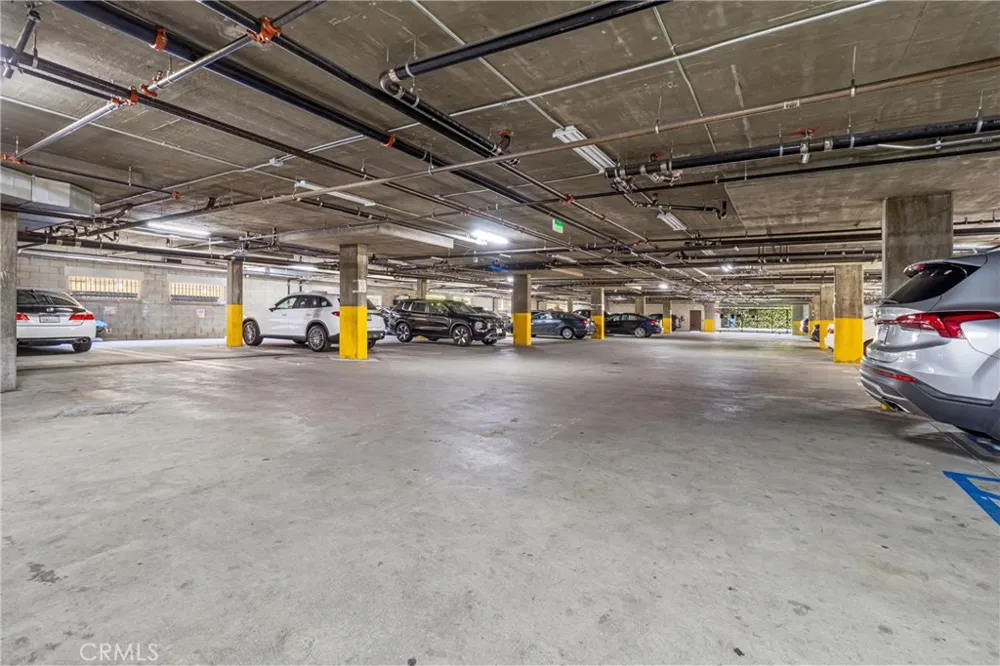 15435 Vanowen Street #207 Van Nuys, CA 91406