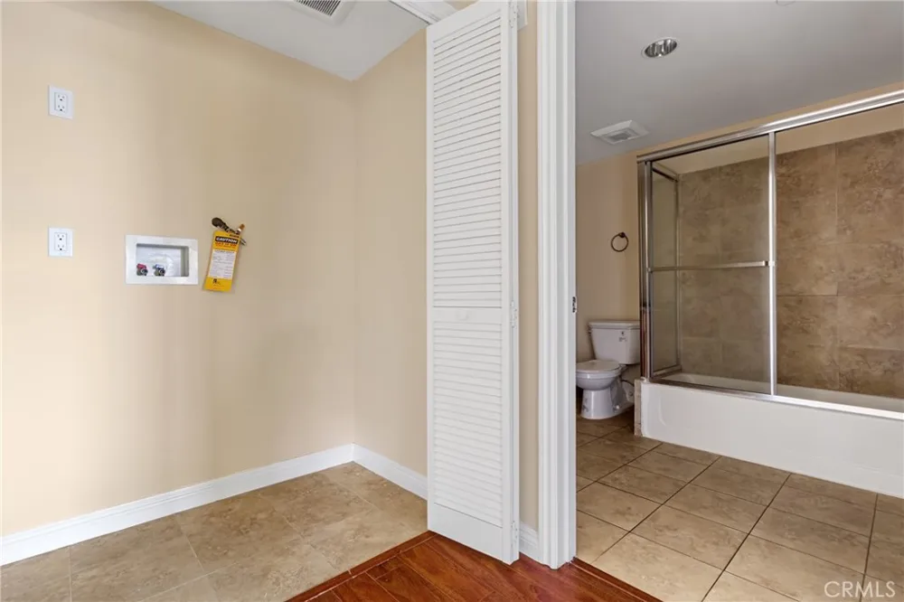 15435 Vanowen Street #207 Van Nuys, CA 91406