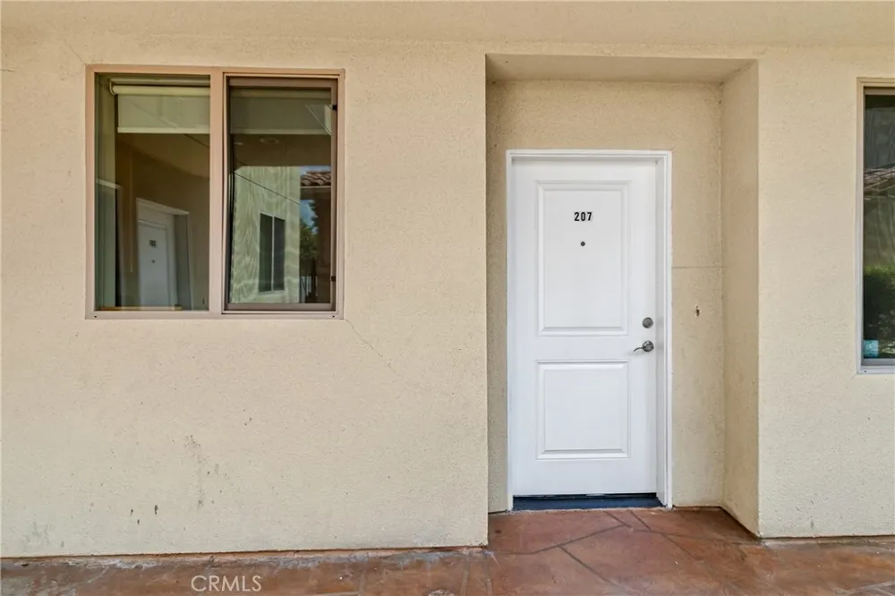 15435 Vanowen Street #207 Van Nuys, CA 91406