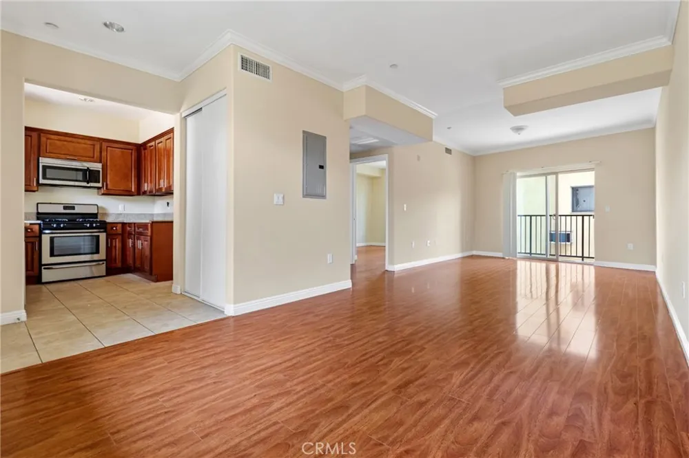 15435 Vanowen Street #207 Van Nuys, CA 91406