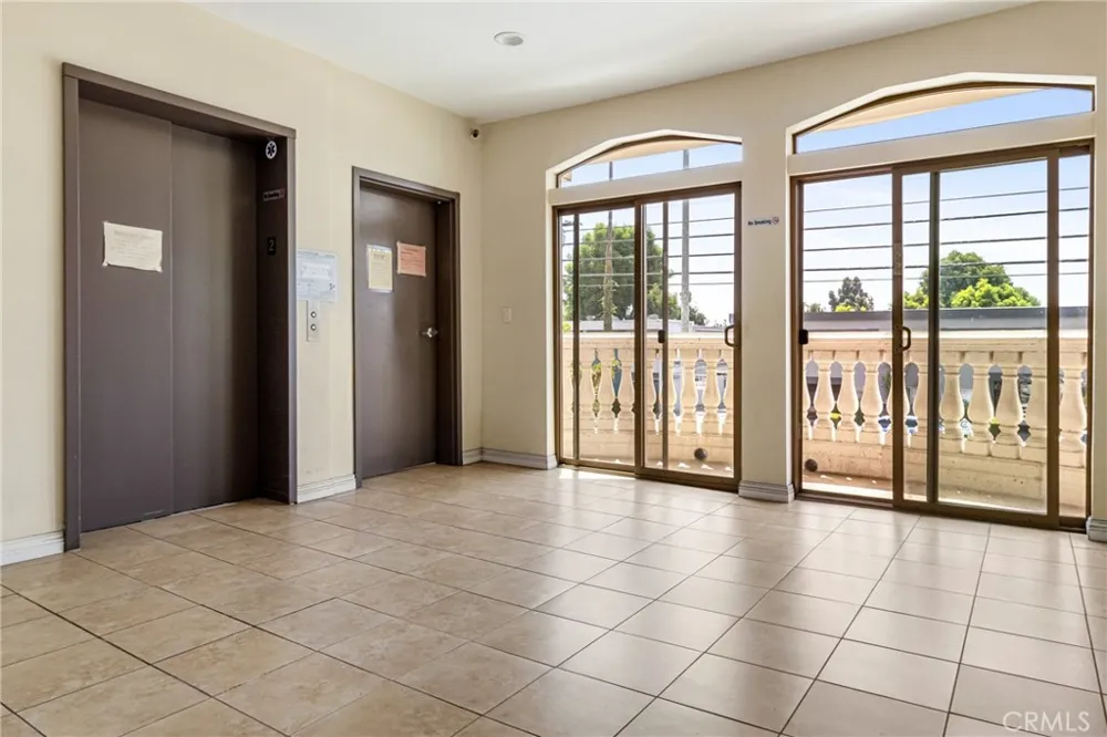 15435 Vanowen Street #207 Van Nuys, CA 91406