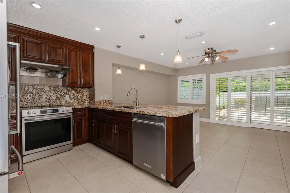 1397 Harbour Side Dr #1397 Weston, FL 33326