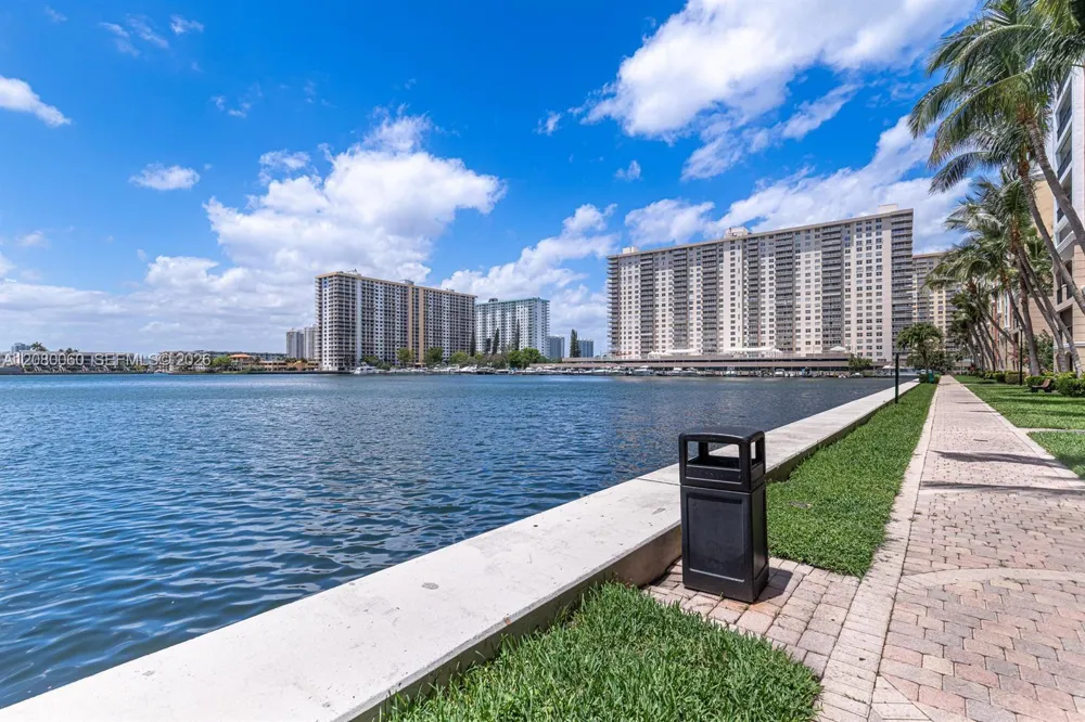 17150 Bay Rd #2201 Sunny Isles Beach, FL 33160