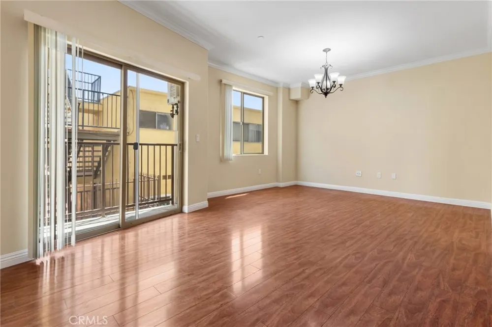 15435 Vanowen Street #208 Van Nuys, CA 91406