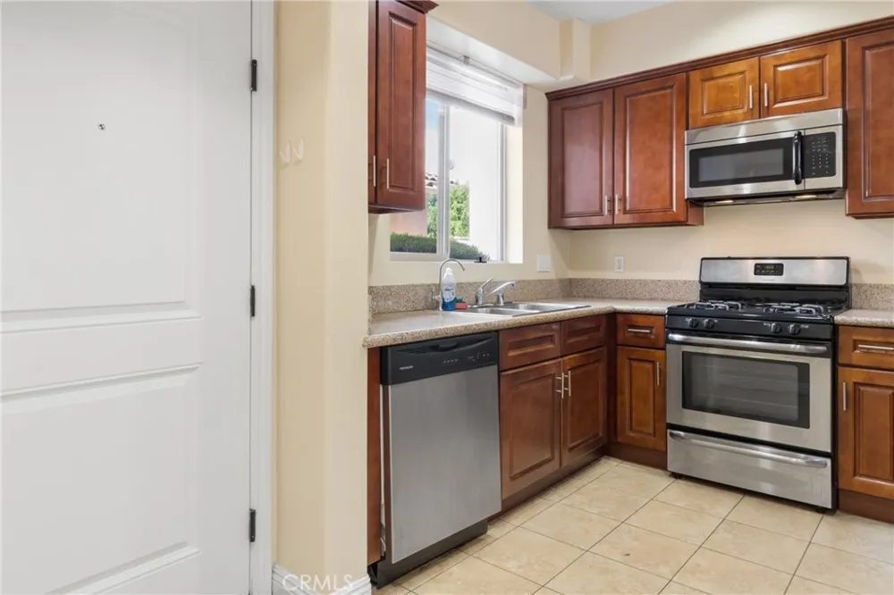15435 Vanowen Street #208 Van Nuys, CA 91406
