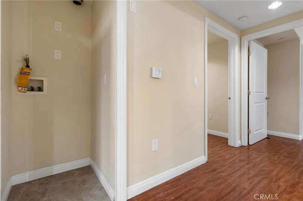15435 Vanowen Street #208 Van Nuys, CA 91406
