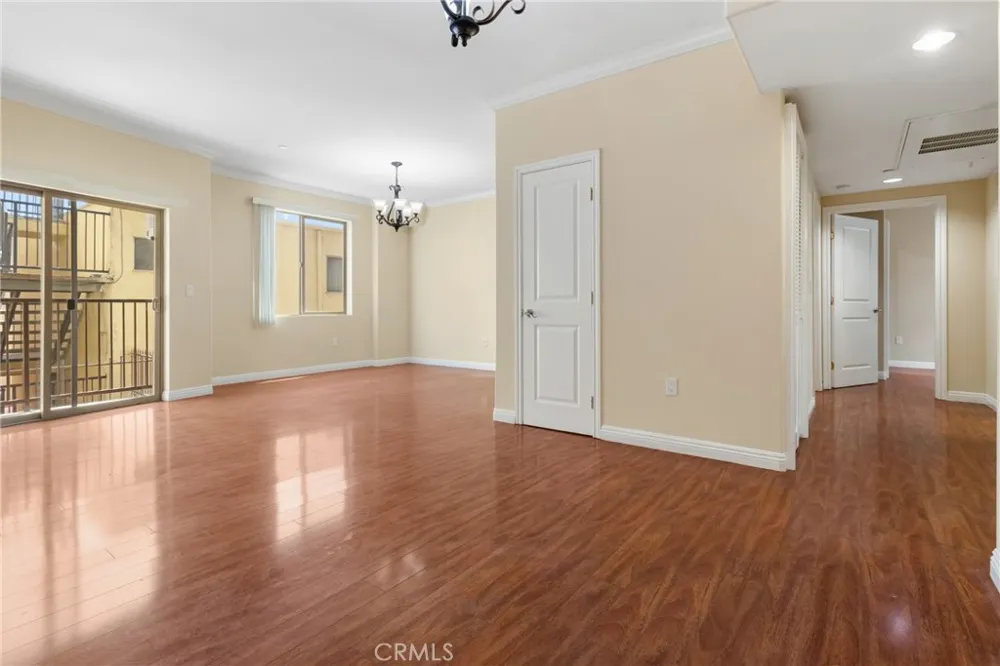 15435 Vanowen Street #208 Van Nuys, CA 91406