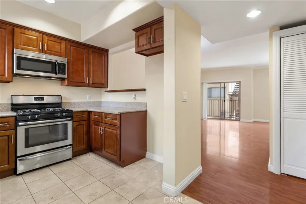 15435 Vanowen Street #208 Van Nuys, CA 91406
