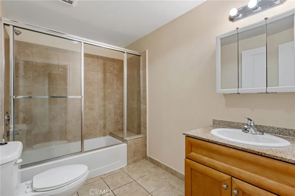 15435 Vanowen Street #208 Van Nuys, CA 91406