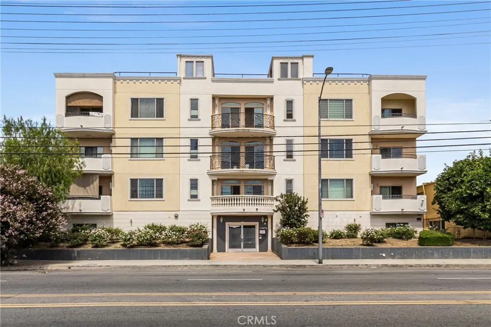 15435 Vanowen Street #208 Van Nuys, CA 91406
