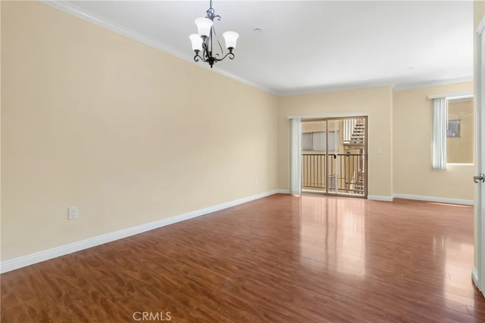 15435 Vanowen Street #208 Van Nuys, CA 91406