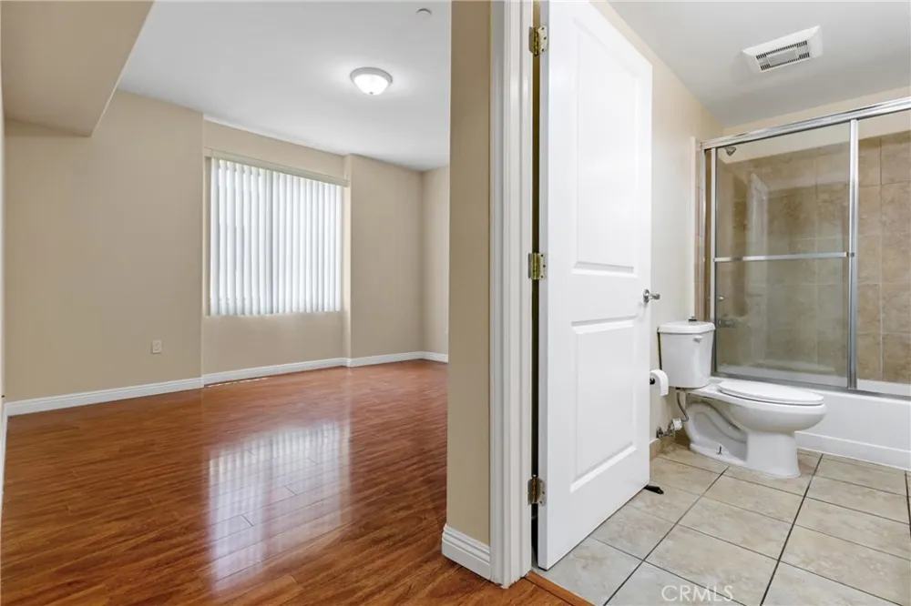 15435 Vanowen Street #208 Van Nuys, CA 91406