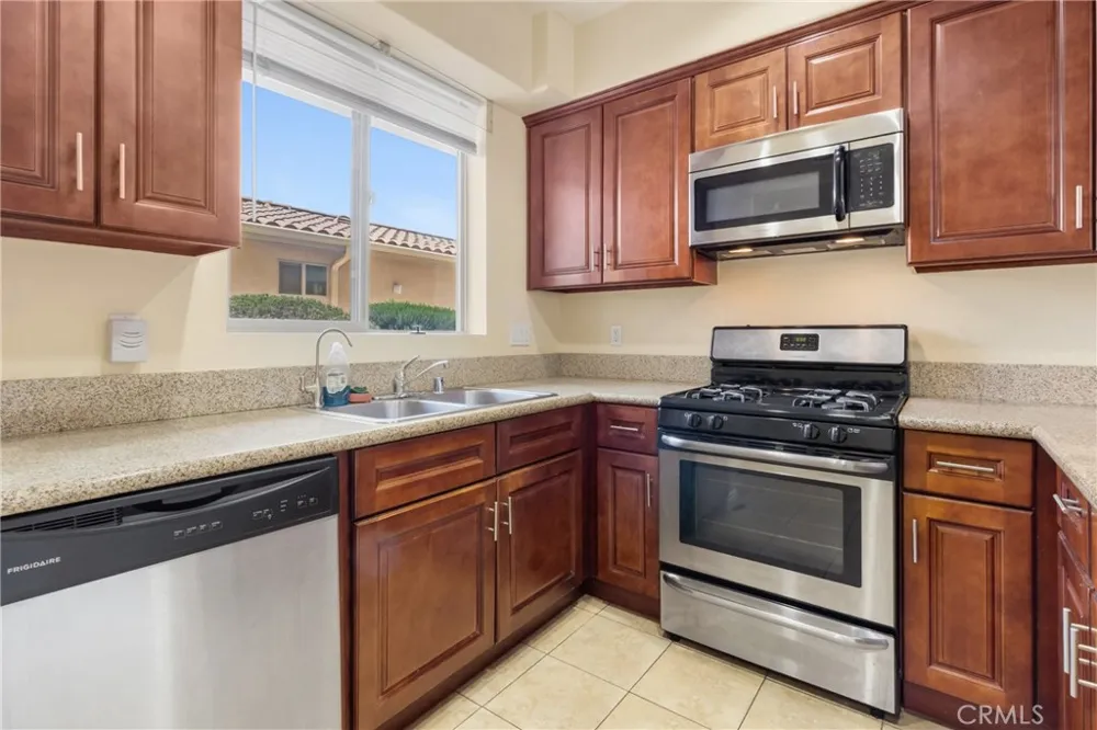 15435 Vanowen Street #208 Van Nuys, CA 91406