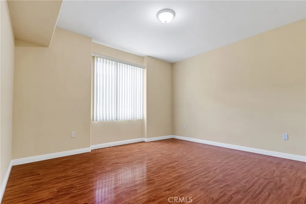 15435 Vanowen Street #208 Van Nuys, CA 91406
